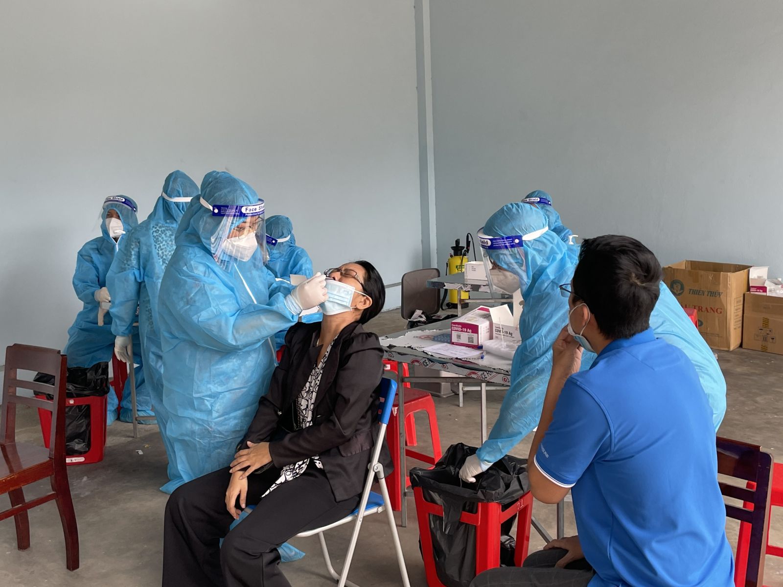 Trạm Y tế Cảng Quy Nhơn tự xét nghiệm Covid-19 theo hướng dẫn của CDC tỉnh Bình Định