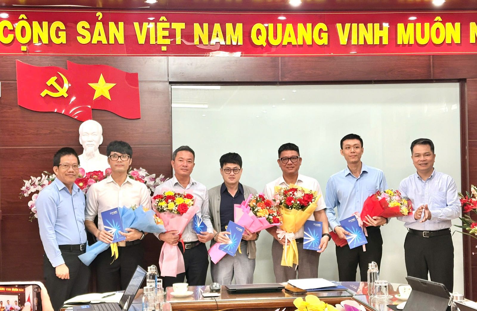 VInh danh tieu bieu cá nhan