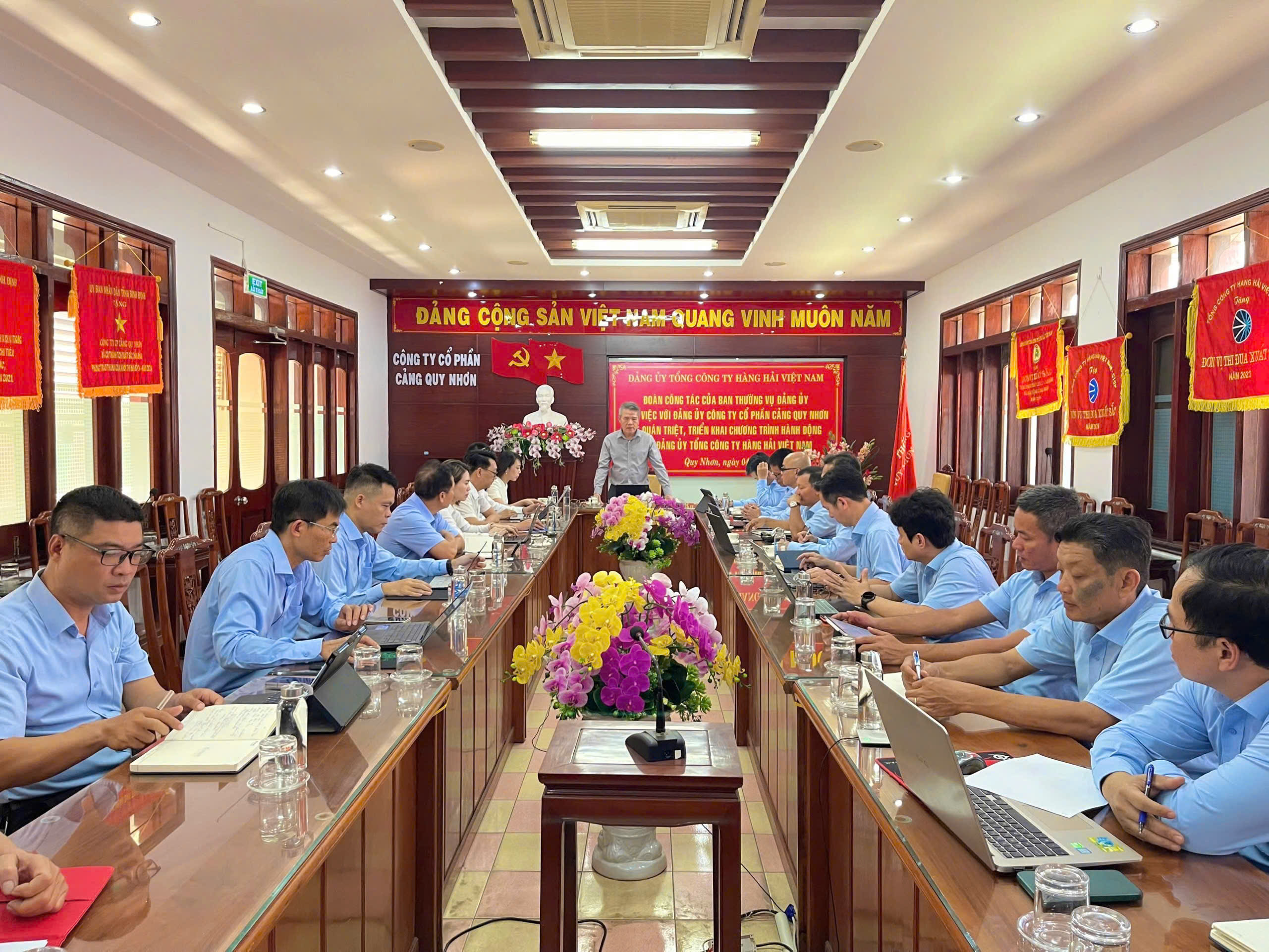 ĐOÀN CÔNG TÁC ĐẢNG ỦY VIMC LÀM VIỆC VỚI ĐẢNG BỘ CẢNG QUY NHƠN VỀ TRIỂN KHAI CHƯƠNG TRÌNH HÀNH ĐỘNG