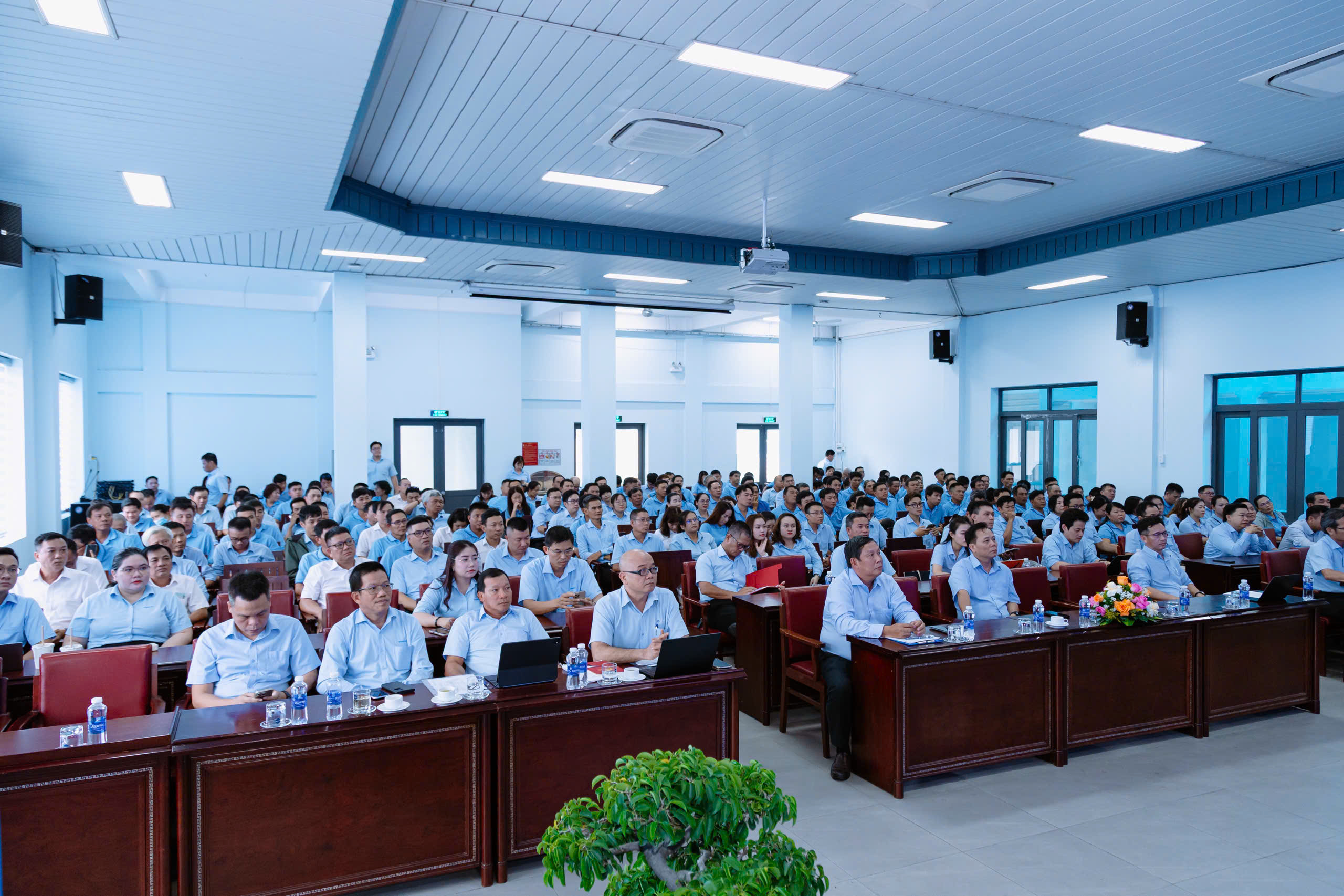 CẢNG QUY NHƠN SƠ KẾT CÔNG TÁC ĐẢNG VÀ TÌNH HÌNH THỰC HIỆN NHIỆM VỤ SẢN XUẤT KINH DOANH 6 THÁNG ĐẦU NĂM 2026