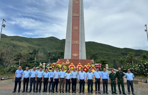 ĐẢNG ỦY CÔNG TY CỔ PHẦN CẢNG QUY NHƠN TỔ CHỨC LỄ DÂNG HƯƠNG TẠI NGHĨA TRANG LIỆT SĨ QUY NHƠN NHÂN KỶ NIỆM 79 NĂM NGÀY THƯƠNG BINH - LIỆT SĨ