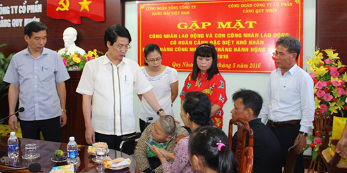 Gặp mặt công nhân lao động và con CNLĐ có hoàn cảnh đặc biệt khó khăn nhân tháng công nhân và tháng 
