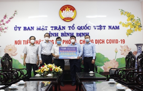 Công ty Cổ phần Cảng Quy Nhơn hỗ trợ trang thiết bị y tế phục vụ cho các trạm điều trị y tế lưu động trên địa bàn tỉnh