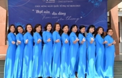 Phụ nữ Cảng Quy Nhơn duyên dáng, chuyên nghiệp