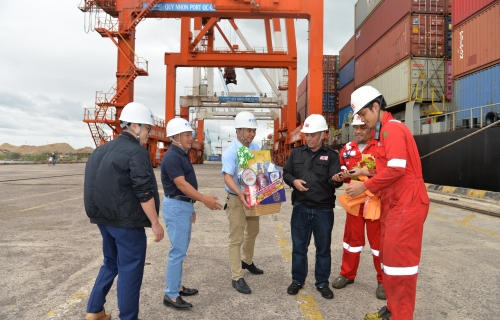 Chúc mừng Năm mới các tàu tại Cảng Quy Nhơn