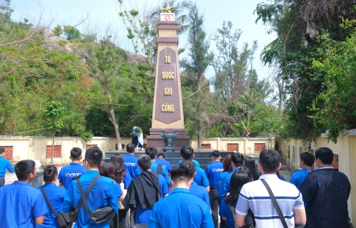 TUỔI TRẺ CẢNG QUY NHƠN CÙNG TUỔI TRẺ VIMC LAN TỎA TRUYỀN THỐNG 
