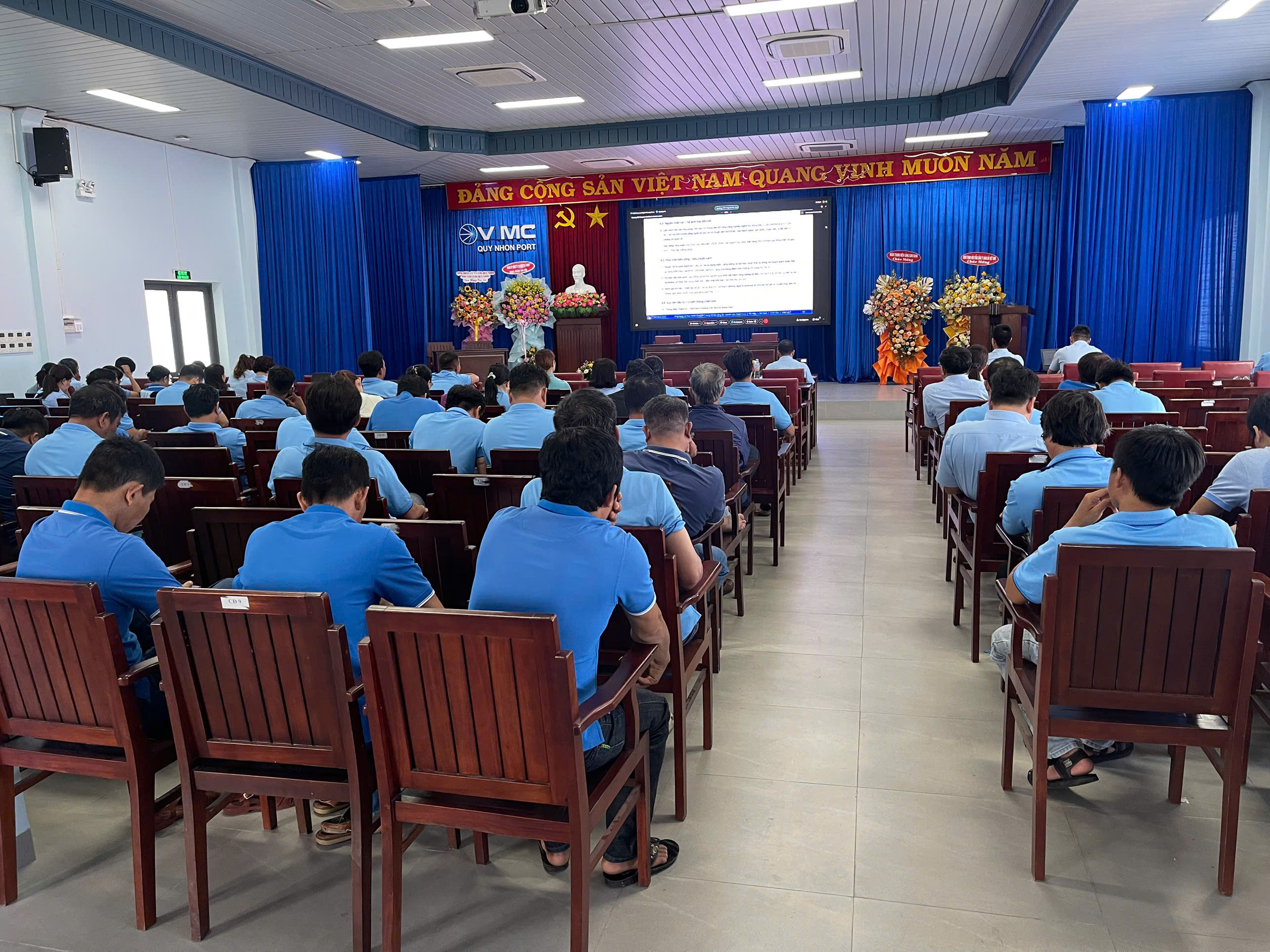 ĐẢNG BỘ CÔNG TY CỔ PHẦN CẢNG QUY NHƠN THAM DỰ HỘI NGHỊ TOÀN QUỐC TẬP HUẤN ỨNG DỤNG TRÍ TUỆ NHÂN TẠO (AI) CHO CÁN BỘ CÁC CẤP ỦY VÀ CƠ QUAN ĐẢNG