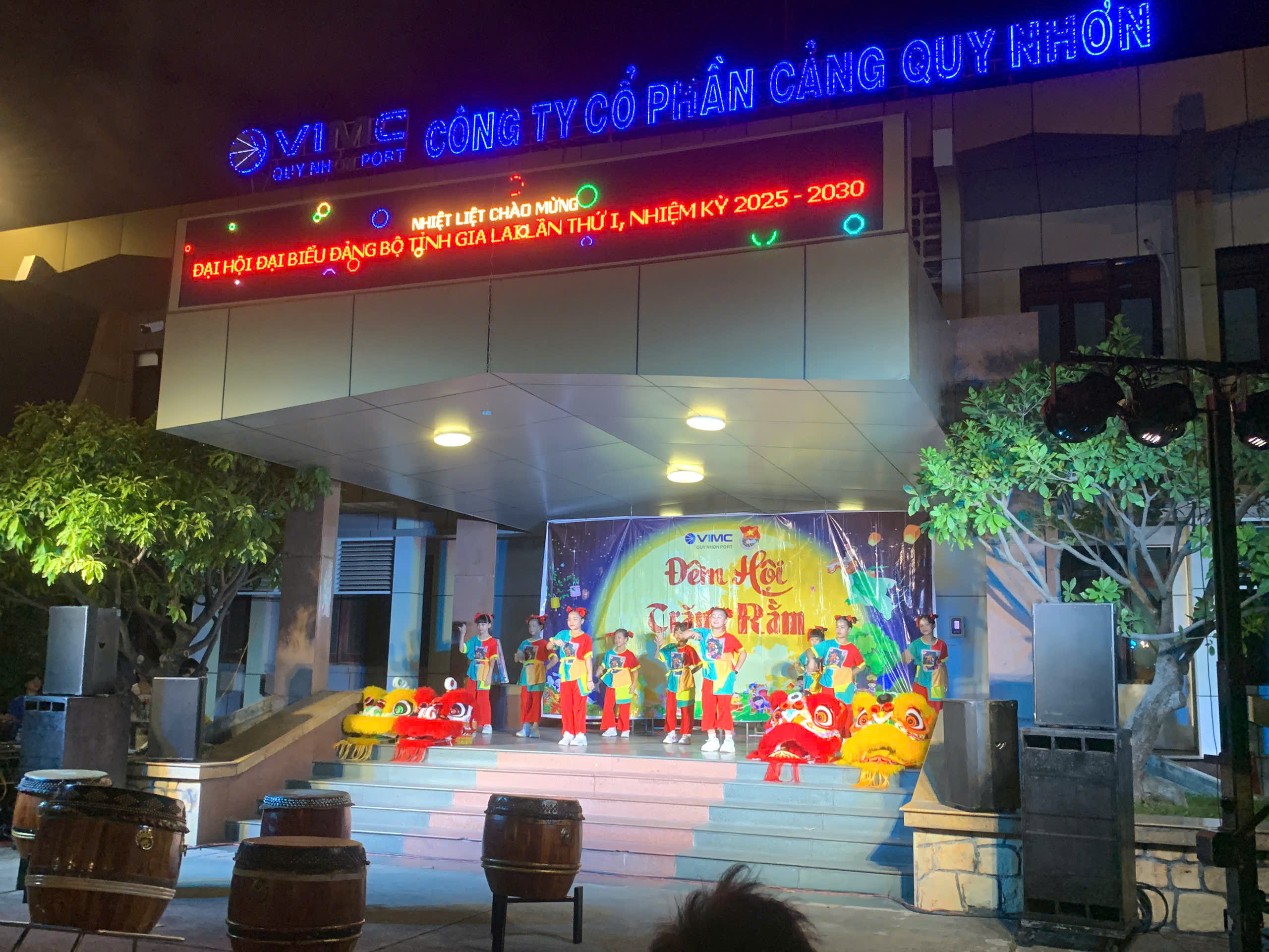 ĐÊM HỘI TRĂNG RẰM 2025 TẾT TRUNG THU CHO CON EM NGƯỜI LAO ĐỘNG CẢNG QUY NHƠN