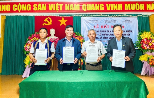 CẢNG QUY NHƠN KẾT NGHĨA VÀ TRAO QUÀ TẾT NGUYÊN ĐÁN CHO CÁC THÔN MIỀN NÚI TỈNH GIA LAI