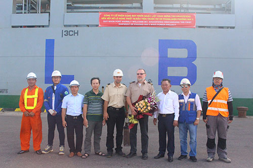 Cảng Quy Nhơn tổ chức xếp dỡ hàng thiết bị thuộc dự án Phong Điện Phương Mai 3 đầu tiên tại Bình Định