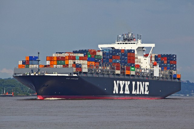 Tình trạng thiếu container ở châu Á ngày càng trầm trọng, ngay cả đối với các dịch vụ cao cấp